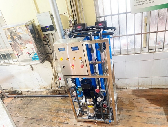 貴州貴陽(yáng)市某工廠食堂0.5噸反滲透純凈水設(shè)備