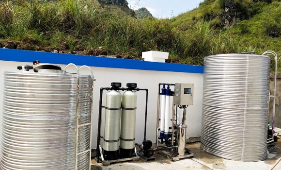 云南昆明光伏項(xiàng)目部2噸超濾凈水設(shè)備